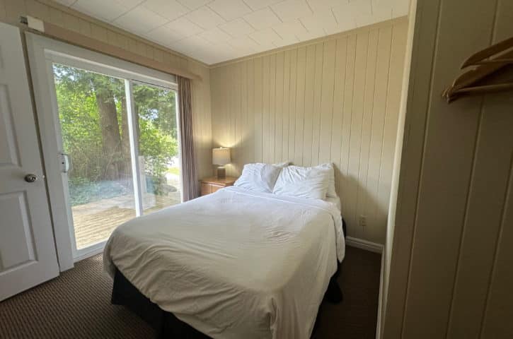 Sis's Cottage Bathroom, bruce anchor, motel, cottage rental, 3 bedroom, cruises, tobermory