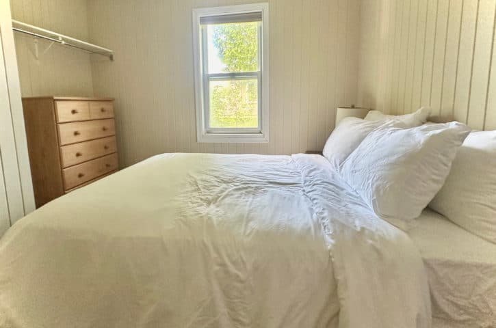 Sis's Cottage Bathroom, bruce anchor, motel, cottage rental, 3 bedroom, cruises, tobermory